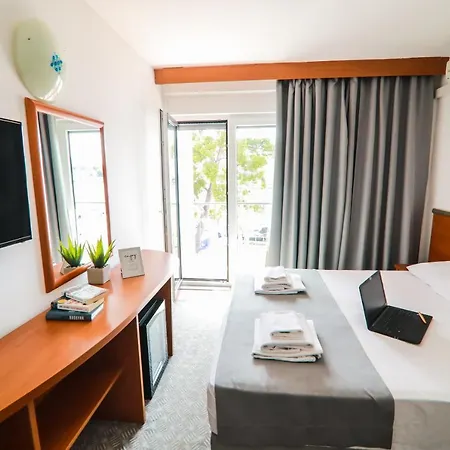 Hotel Lumbarda Hotel 3*