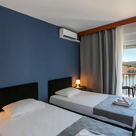 Hotel Lumbarda Szálloda 3*