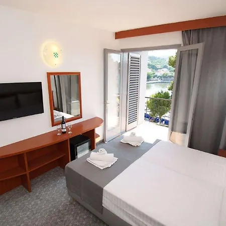 Hotel Lumbarda Szálloda 3*
